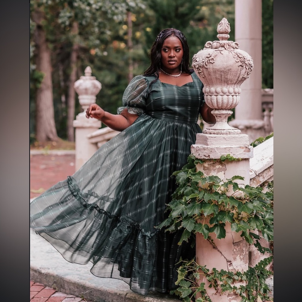 Elegant Dark Green Plaid Puff-Sleeve Maxi Dress